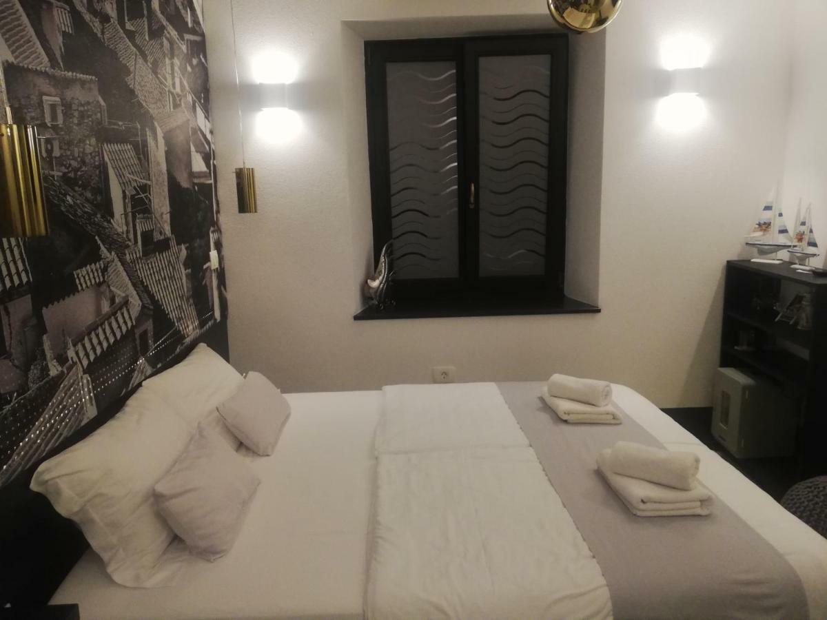 Camera Al Porto Antico ไพราน ภายนอก รูปภาพ